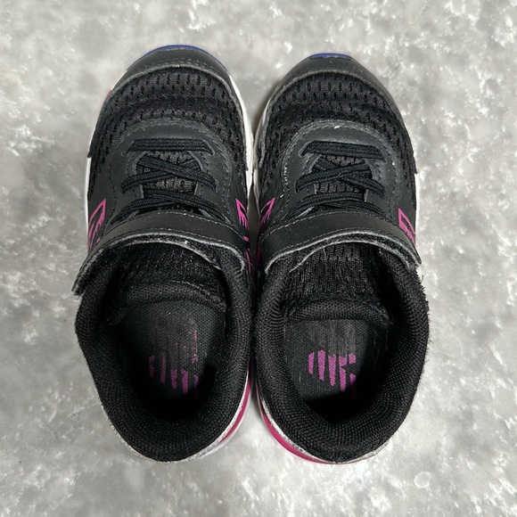 New balance girls sneakers - Picture 2 of 5